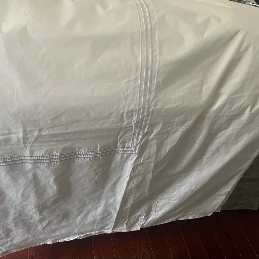Elegant 3 Striped Embroidered bedding top Size 73 by 86 inches